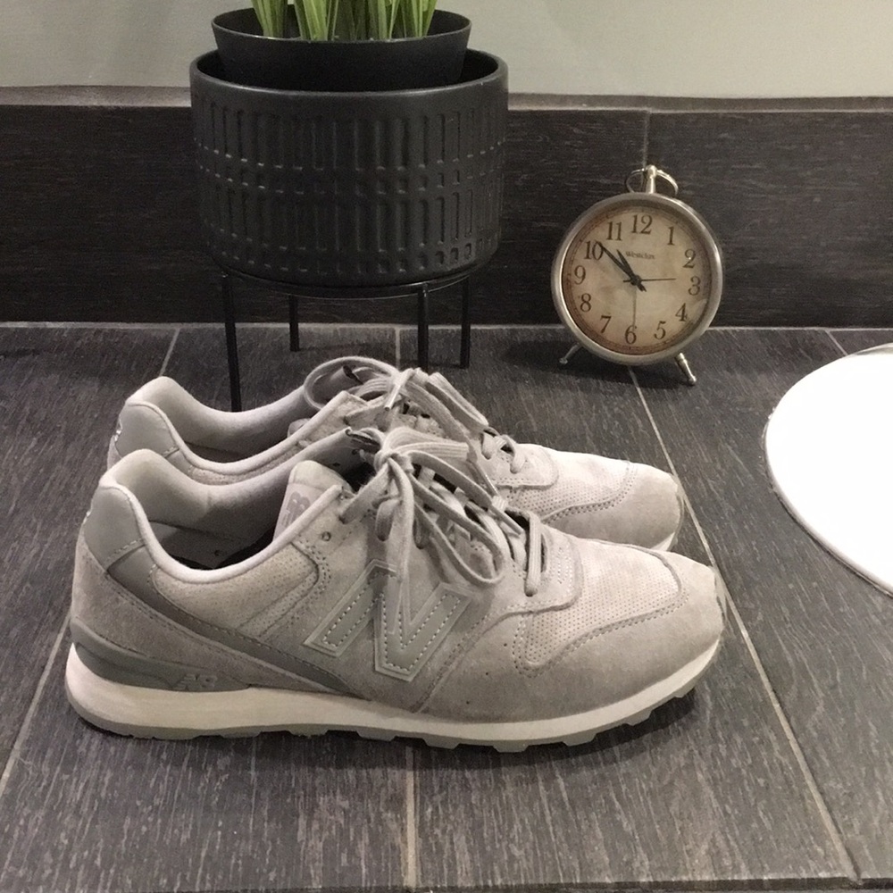 New Balance 696 Sneakers